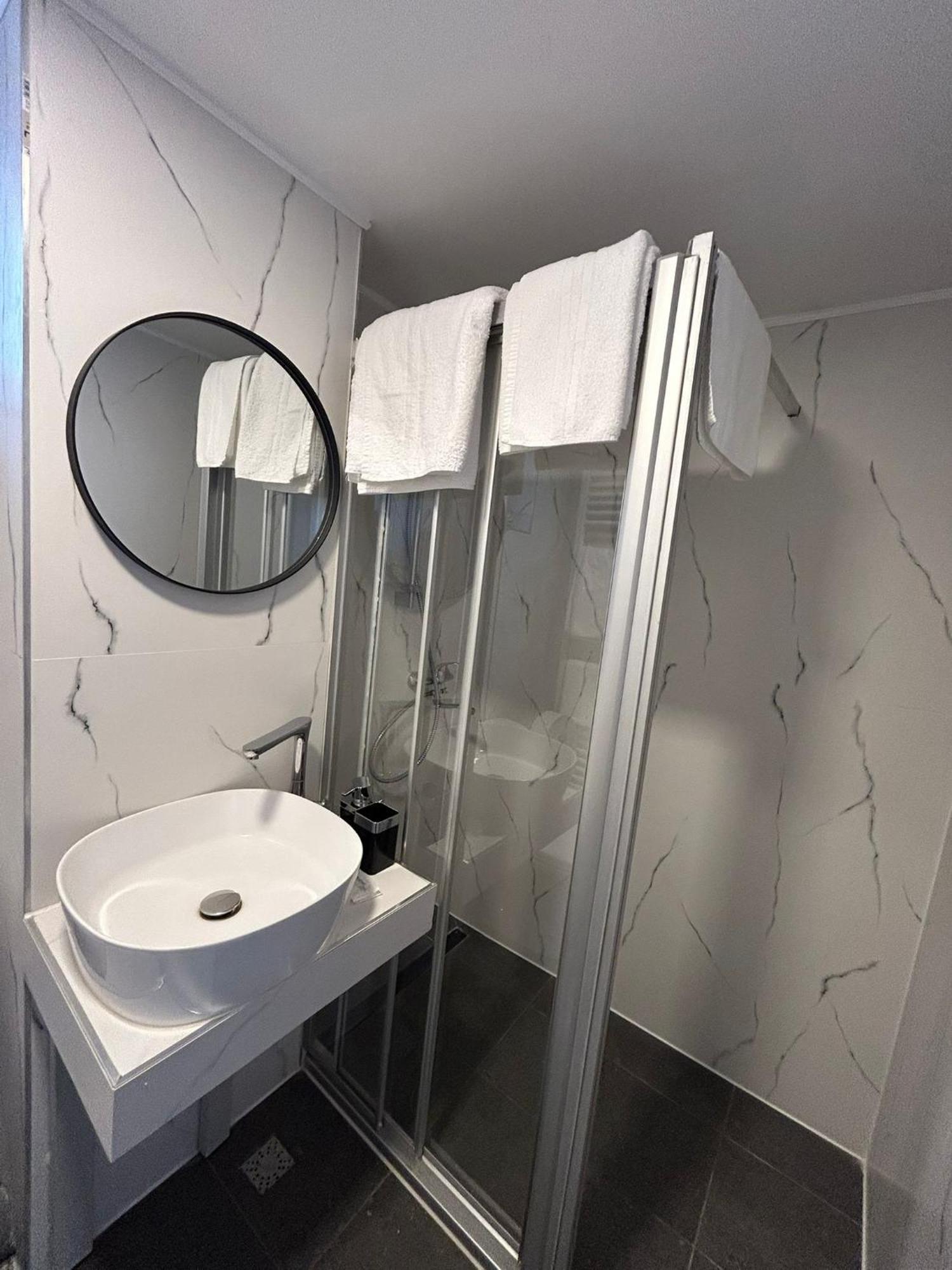 Hotel Bucovina Szucsáva Kültér fotó